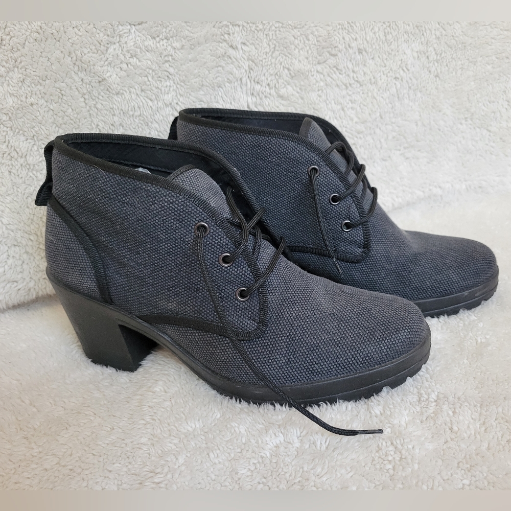 High heeled, Bianco booties
